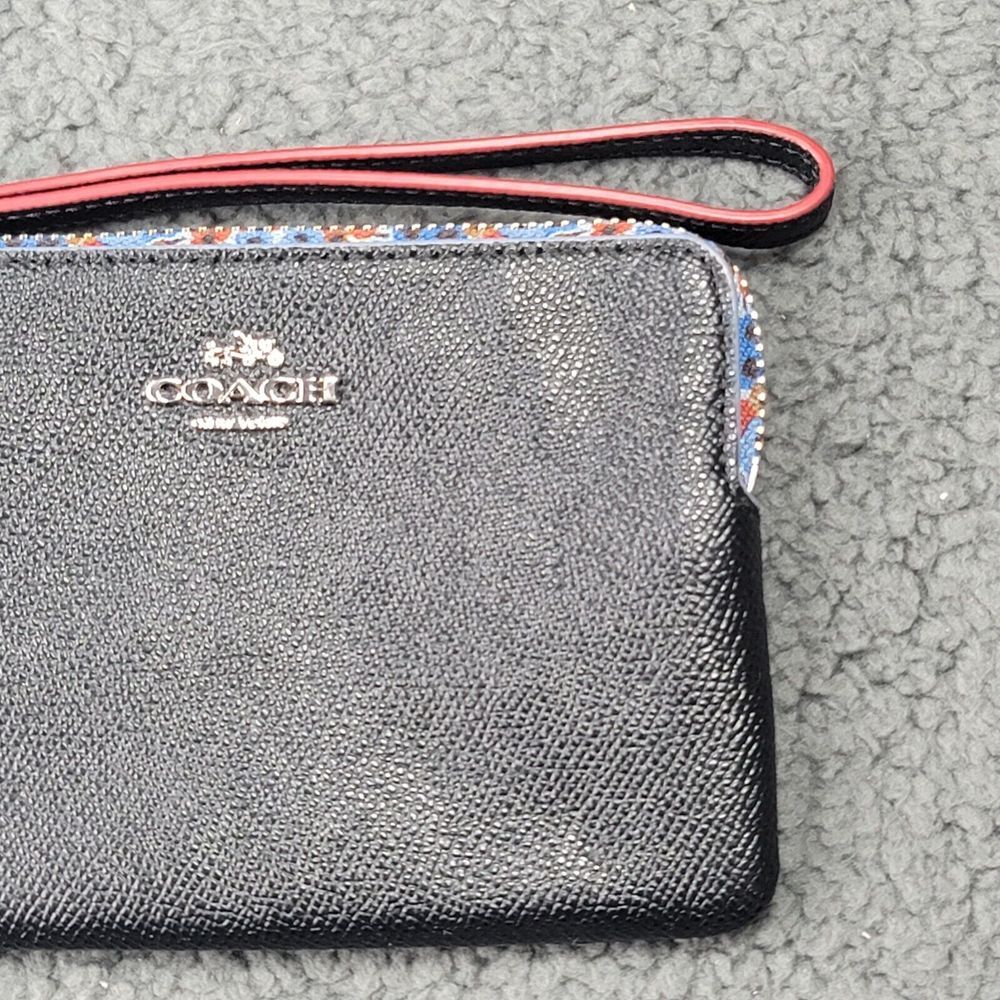 Coach Wristlet Black Pebbled Leather Floral Trim Zip Around Wallet Clutch 22790 - Picture 4 of 12